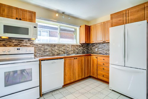 15 Epsom Downs Drive, Brampton, ON - Indoor Photo Showing Kitchen With Double Sink