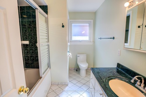 15 Epsom Downs Drive, Brampton, ON - Indoor Photo Showing Bathroom