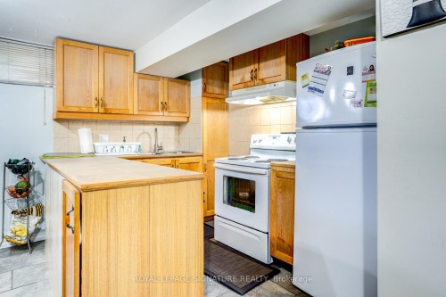 15 Epsom Downs Drive, Brampton, ON - Indoor Photo Showing Kitchen
