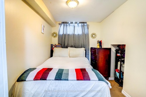 15 Epsom Downs Drive, Brampton, ON - Indoor Photo Showing Bedroom