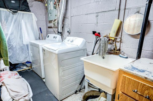15 Epsom Downs Drive, Brampton, ON - Indoor Photo Showing Laundry Room