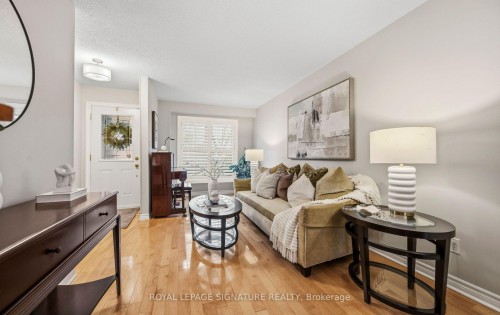 3047 Kilbride Crescent, Mississauga, ON - Indoor Photo Showing Living Room