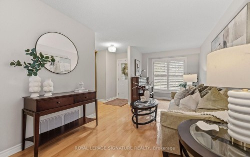 3047 Kilbride Crescent, Mississauga, ON - Indoor Photo Showing Living Room