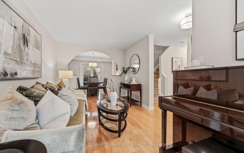 3047 Kilbride Crescent, Mississauga, ON - Indoor Photo Showing Living Room