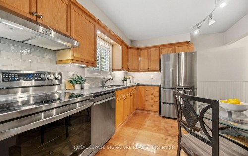 3047 Kilbride Crescent, Mississauga, ON - Indoor Photo Showing Kitchen With Stainless Steel Kitchen