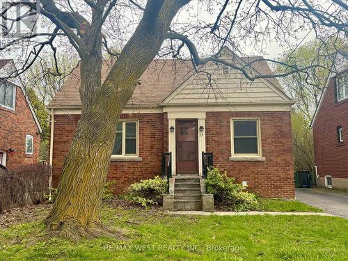21 PLAXTON DRIVE  Toronto, ON M4B 2P6