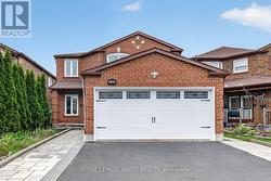 205 HUPFIELD TRAIL Toronto, ON M1B 4N9