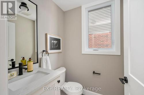 2048 Wickerson Road, London South (South K), ON - Indoor Photo Showing Bathroom