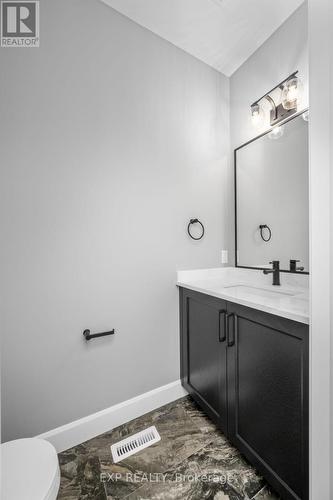 2044 Wickerson Road, London South (South K), ON - Indoor Photo Showing Bathroom