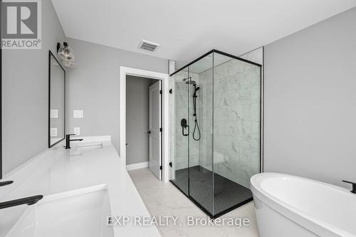 2044 Wickerson Road, London South (South K), ON - Indoor Photo Showing Bathroom