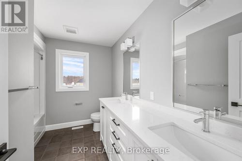2044 Wickerson Road, London South (South K), ON - Indoor Photo Showing Bathroom