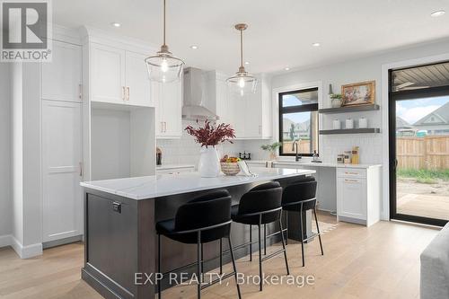 2052 Wickerson Road, London South (South K), ON - Indoor Photo Showing Kitchen With Upgraded Kitchen