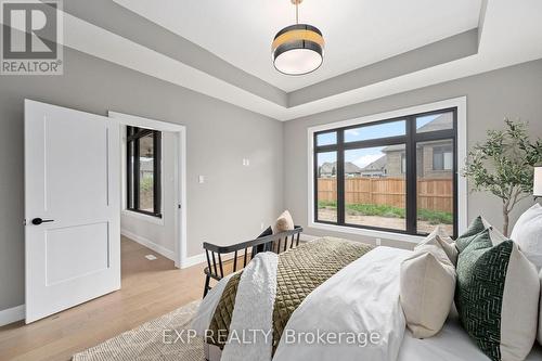 2052 Wickerson Road, London South (South K), ON - Indoor Photo Showing Bedroom