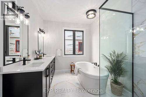 2052 Wickerson Road, London South (South K), ON - Indoor Photo Showing Bathroom