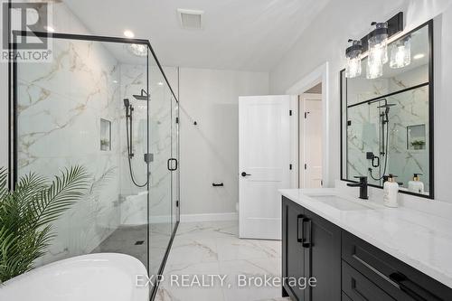 2052 Wickerson Road, London South (South K), ON - Indoor Photo Showing Bathroom