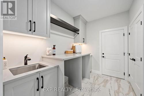 2052 Wickerson Road, London South (South K), ON - Indoor