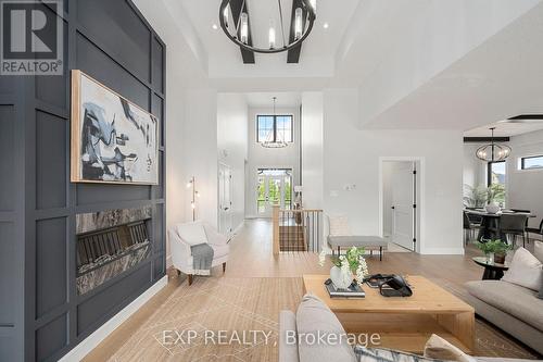 2052 Wickerson Road, London South (South K), ON - Indoor Photo Showing Living Room