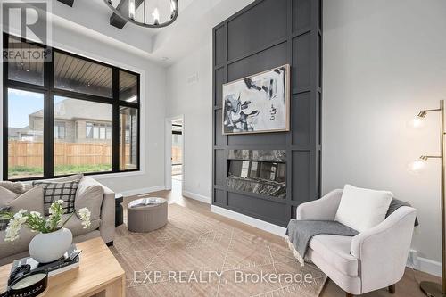 2052 Wickerson Road, London South (South K), ON - Indoor With Fireplace