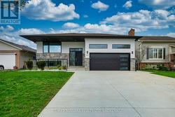 33 WEST FARMINGTON DRIVE St. Catharines (Grapeview), ON L2S 3S3