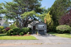 2741 Dufferin Ave Oak Bay, BC V8R 3L5