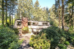 973 Shadywood Dr Saanich, BC V8X 4C4