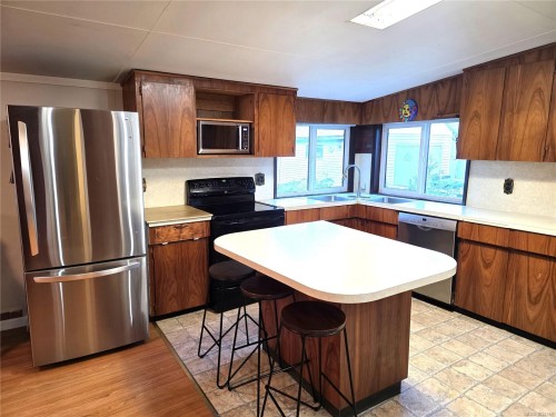 2114 Mckenzie Ave, Comox, BC 
