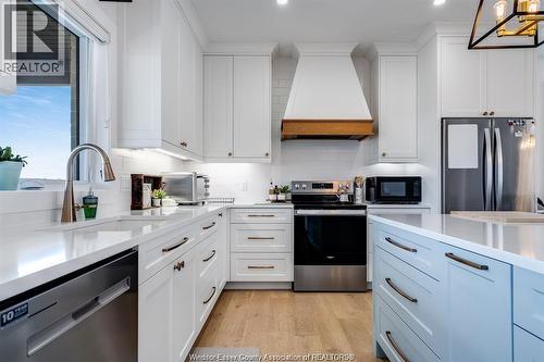6 Heathview Trail, Leamington, ON - Indoor Photo Showing Kitchen With Upgraded Kitchen