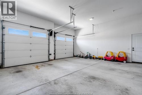 6 Heathview Trail, Leamington, ON - Indoor Photo Showing Garage
