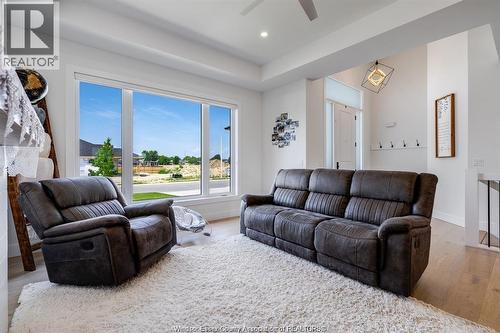 6 Heathview Trail, Leamington, ON - Indoor Photo Showing Living Room