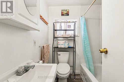 70 Bolton Street, Ottawa, ON - Indoor Photo Showing Bathroom