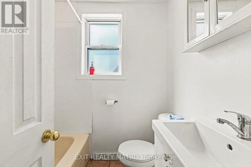 70 Bolton Street, Ottawa, ON - Indoor Photo Showing Bathroom