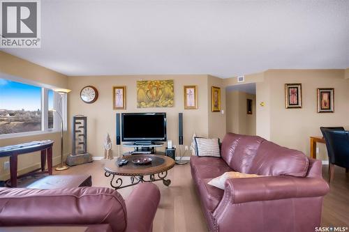 680 424 Spadina Crescent E, Saskatoon, SK - Indoor Photo Showing Living Room