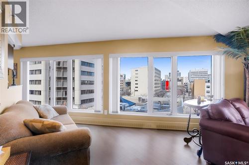 680 424 Spadina Crescent E, Saskatoon, SK - Indoor Photo Showing Living Room