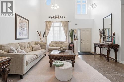 4301 Arejay Avenue, Lincoln, ON - Indoor Photo Showing Living Room