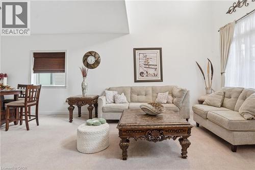 4301 Arejay Avenue, Lincoln, ON - Indoor Photo Showing Living Room