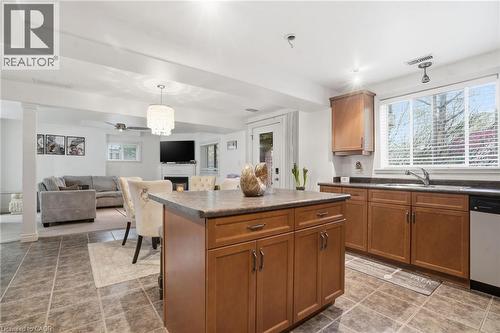 4301 Arejay Avenue, Lincoln, ON - Indoor Photo Showing Kitchen With Double Sink