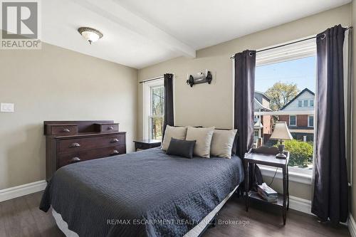 224 Balsam Avenue S, Hamilton, ON - Indoor Photo Showing Bedroom