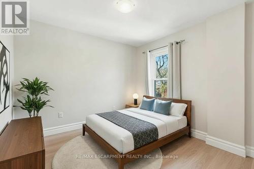 224 Balsam Avenue S, Hamilton, ON - Indoor Photo Showing Bedroom