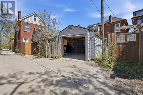 224 Balsam Avenue S, Hamilton, ON - Outdoor