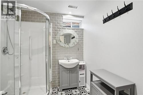 2 Amore Boulevard, Hamilton, ON - Indoor Photo Showing Bathroom
