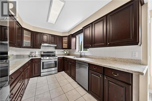 40 Old Maple Lane, Kitchener, ON - Indoor Photo Showing Kitchen