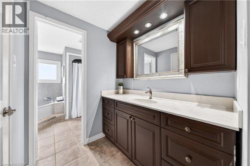 40 Old Maple Lane, Kitchener, ON - Indoor Photo Showing Bathroom