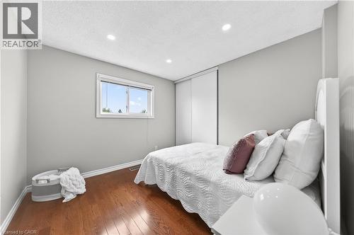 40 Old Maple Lane, Kitchener, ON - Indoor Photo Showing Bedroom