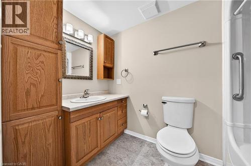40 Old Maple Lane, Kitchener, ON - Indoor Photo Showing Bathroom