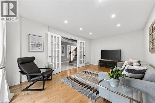 40 Old Maple Lane, Kitchener, ON - Indoor Photo Showing Living Room