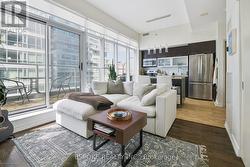 UPH7 - 21 NELSON STREET Toronto, ON M5V 3H9