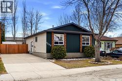 7203 Lawrence DRIVE  Regina, SK S4X 3X7