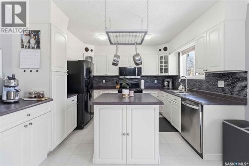 363 Candle Crescent, Saskatoon, SK - Indoor Photo Showing Kitchen
