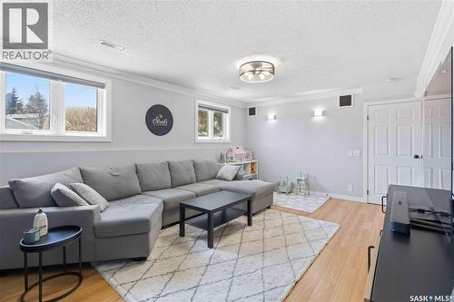 363 Candle Crescent, Saskatoon, SK - Indoor Photo Showing Living Room