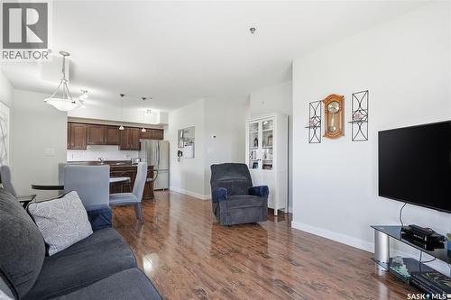 101 110 Hampton Circle, Saskatoon, SK - Indoor Photo Showing Living Room